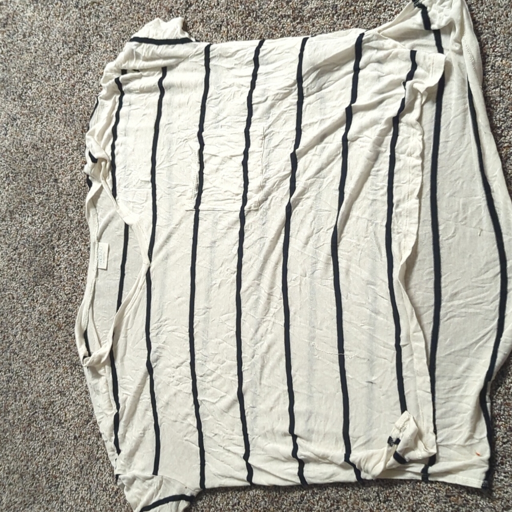 Black and white striped super soft t shirt M Abound